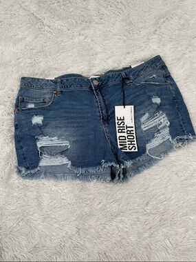🪸 NWT Almost Famous Denim Shorts